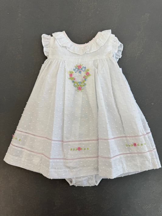 Dotted Ruffle Float